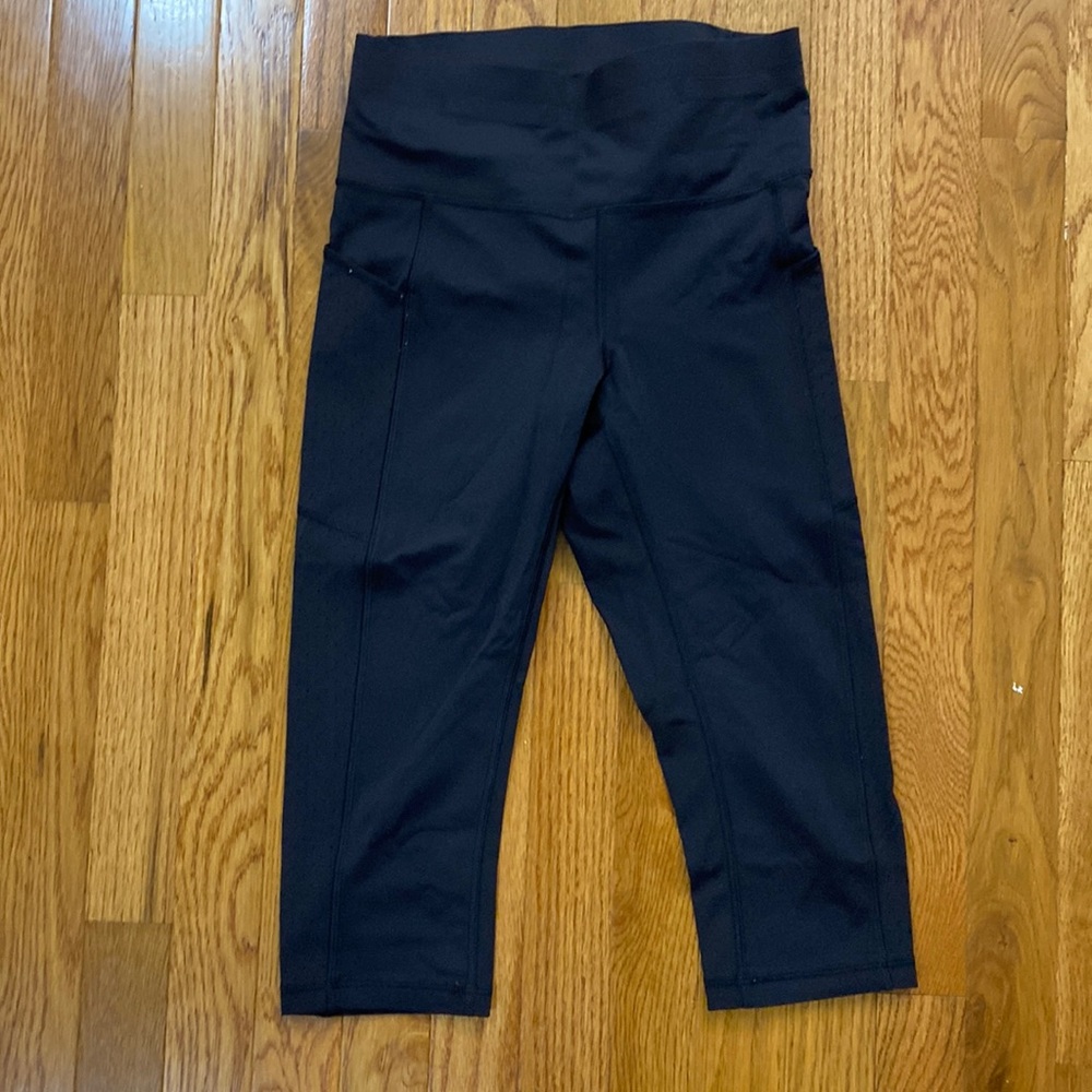 Lululemon workout crops